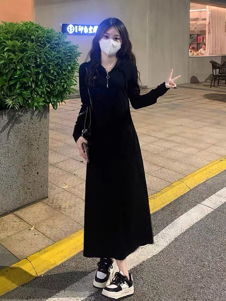 氣質黑色連帽連衣裙秋冬季2023新款設計感修身高腰打底中長裙女