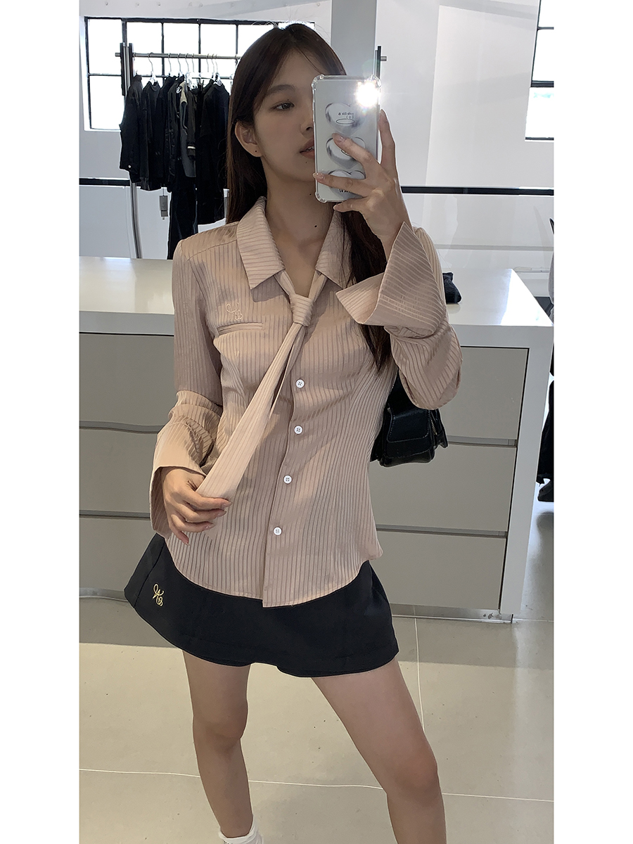 紅人館條紋襯衫女2023新款早秋設計感慵懶風上衣長袖法式粉色襯衣