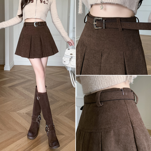 Real shot of short skirt for women in autumn and winter, new high-waisted A-line pleated skirt, slim and fashionable retro corduroy skirt