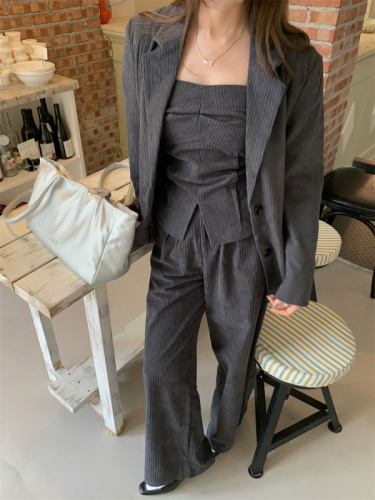 Real shot!  High-end corduroy suit jacket, slimming tube top + wide-leg trousers suit