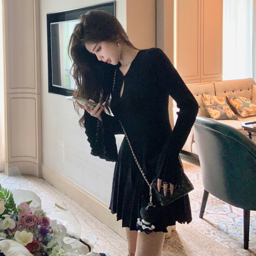 Momoshero Mosaic Winter Ball 435g + Slim Fit 30.7 Merino Wool Knit Dress