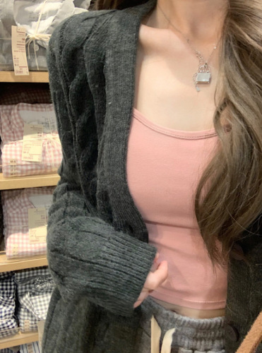 Actual shot of pure pink vest + gray autumn and winter wide-leg pants + high-end yarn with wool twist sweater