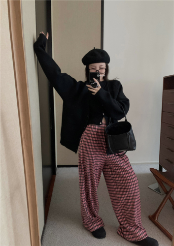 Real shot of black and pink plaid wide-leg pants, versatile casual straight pants, versatile tops and sweater suits