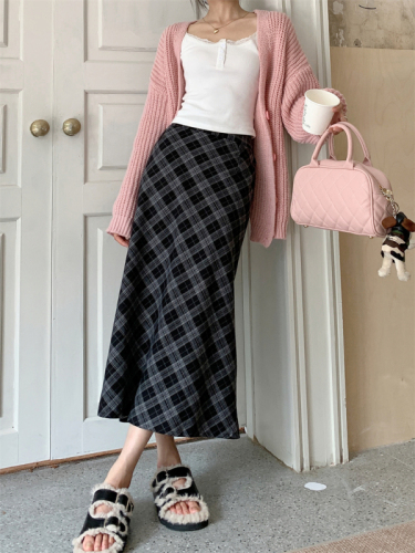 Real shot of plaid mid-length skirt 2023 autumn new breast-type dress with Maillard style design skirt