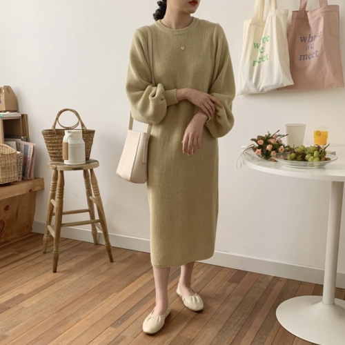 Real shot of plus size women's clothing, autumn and winter knitted dress, Korean style round neck, lantern sleeves, knee-length long dress