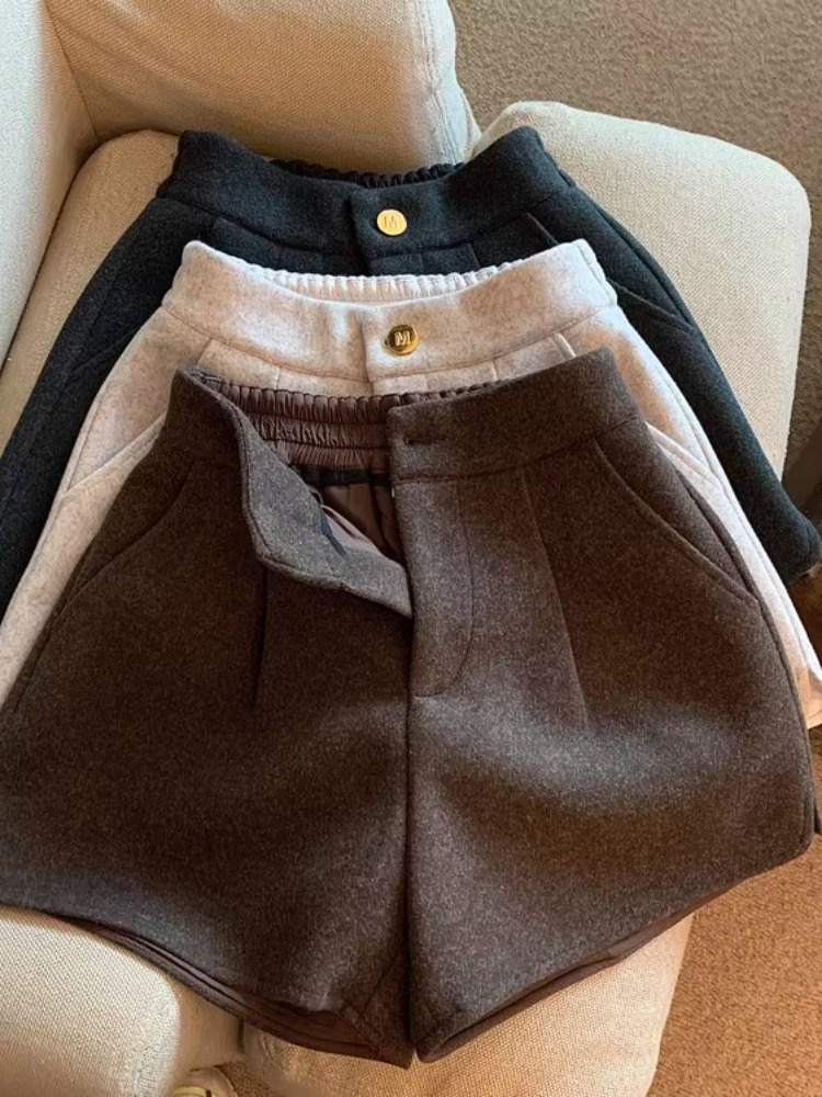 600g high-quality woolen fabric autumn and winter thickened woolen slit wide-leg shorts for women's casual outer boot pants