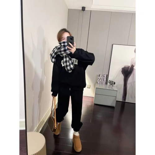 Casual sports suit for women spring and autumn  new fashionable style plus velvet round neck sweatshirt and leggings pants two-piece set