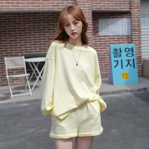 Actual shot of 23 autumn new ice cream green long-sleeved sweatshirt + elastic waist casual shorts two-piece fashion set