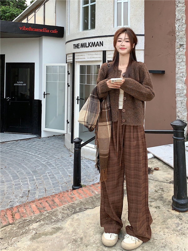 Actual shot ~ Lazy style long-sleeved sweater jacket + inner vest + versatile brushed plaid casual pants suit