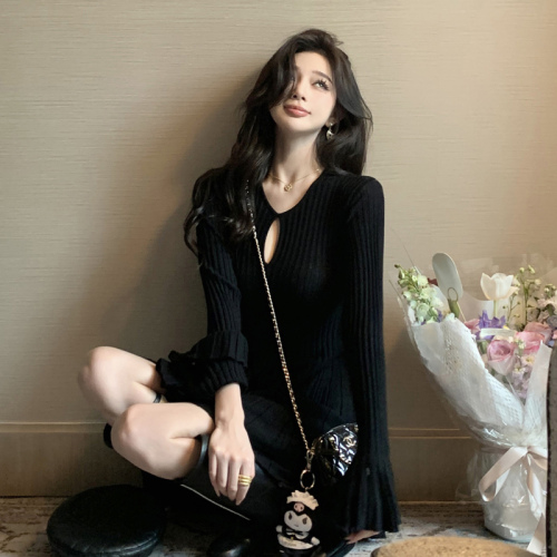 Momoshero Mosaic Winter Ball 435g + Slim Fit 30.7 Merino Wool Knit Dress