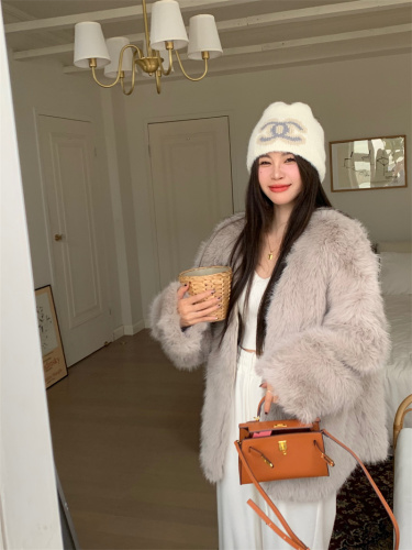 Real shot of 2023 autumn and winter new design loose and slim fur coat