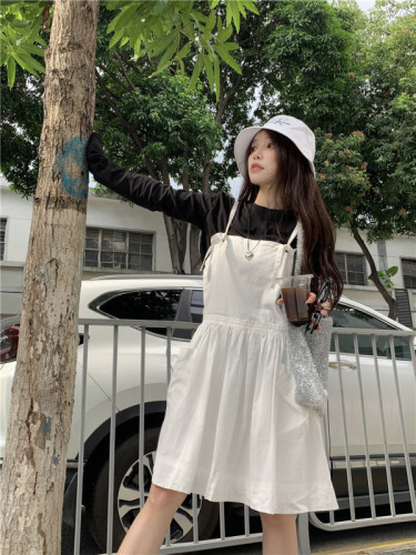 Eight milk same style Korean style loose age-reducing suspenders dress + long-sleeved bottoming shirt