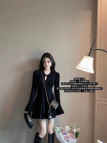 Momoshero Mosaic Winter Ball 435g + Slim Fit 30.7 Merino Wool Knit Dress