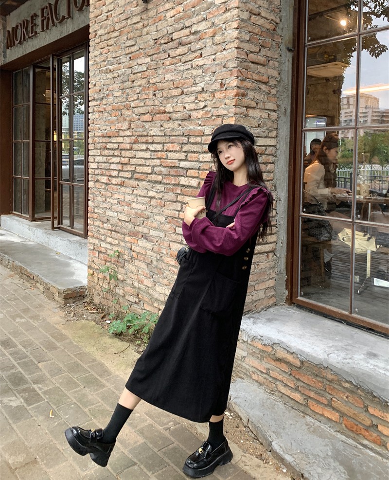 Actual shot of Korean style loose and versatile flying sleeve top + corduroy suspender skirt two-piece set
