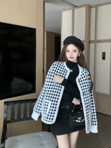 Actual shot of small fragrant style coat, autumn houndstooth plaid mink velvet sweater for women, short style, stylish and versatile, round neck for women