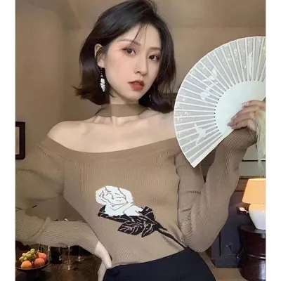 2023早秋新款修身顯瘦氣質上衣性感辣妹設計感一字肩長袖打底衫女
