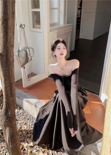 Actual shot of a high-end one-shoulder long-sleeved dress with spliced ​​slimming and elegant long skirts