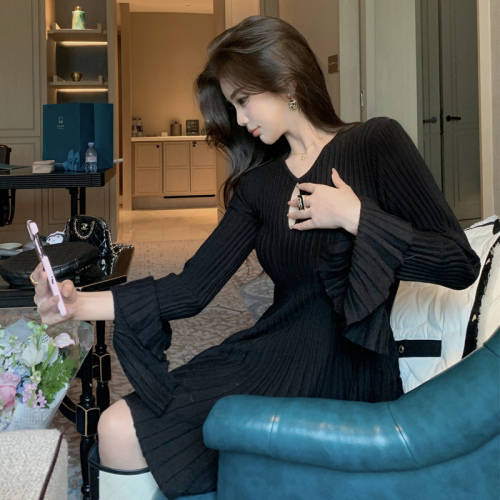 Momoshero Mosaic Winter Ball 435g + Slim Fit 30.7 Merino Wool Knit Dress