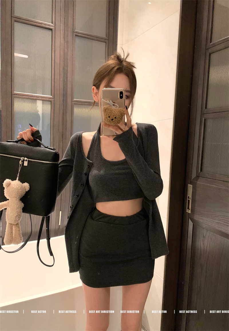 Real shot Korean style lazy hooded sweater jacket + fake two-piece pure lust top + skirt three-piece set
