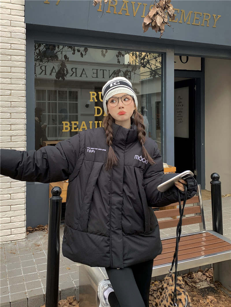 Real shot of new winter couple's stand-up collar thickened bread coat with design sense sleeves and detachable two-wear cotton coat for women