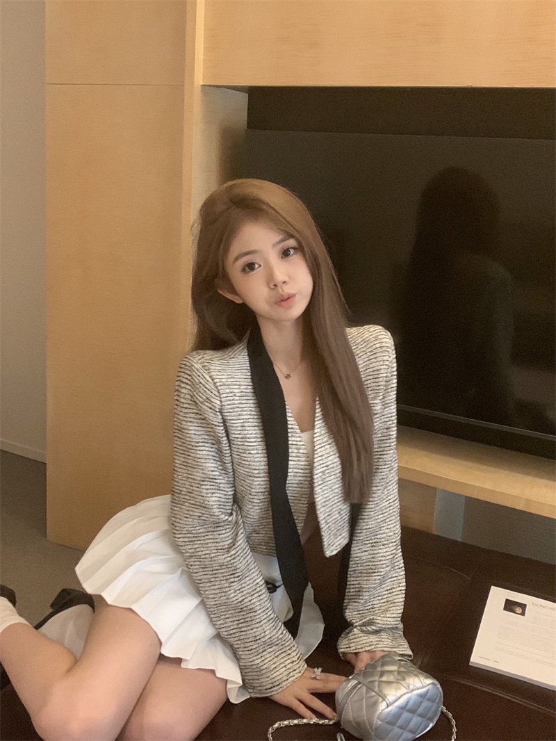 Real shot!  !  Winter high-end and personalized short jacket, fashionable and versatile Korean style slim-fitting top
