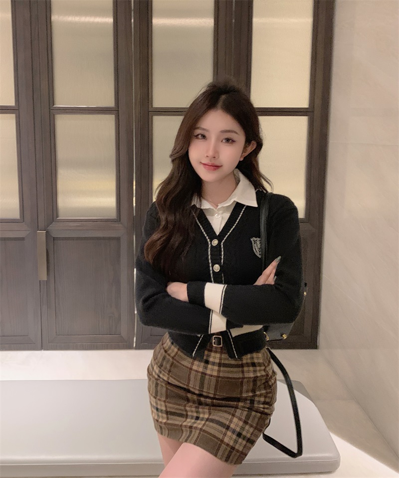 Real shot!  Korean style college style fake two-piece V-neck thickened long-sleeved sweater high-waisted woolen plaid suit