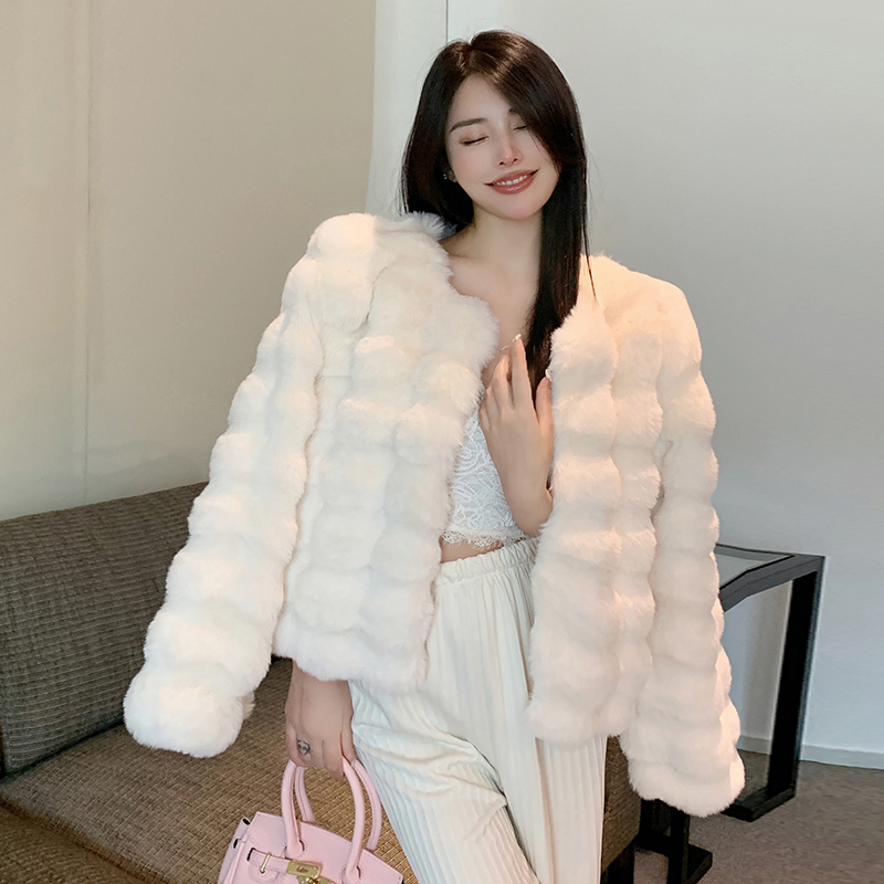 Actual shot of winter fashionable women's eco-friendly imitation fur coat, short thickened imitation rex rabbit fur high-end fur coat