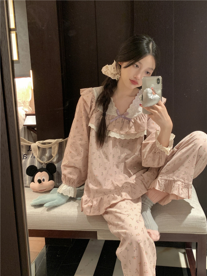 Real shot of Korean version of sweet princess style cotton small fresh floral lace loose outer wear home clothes set