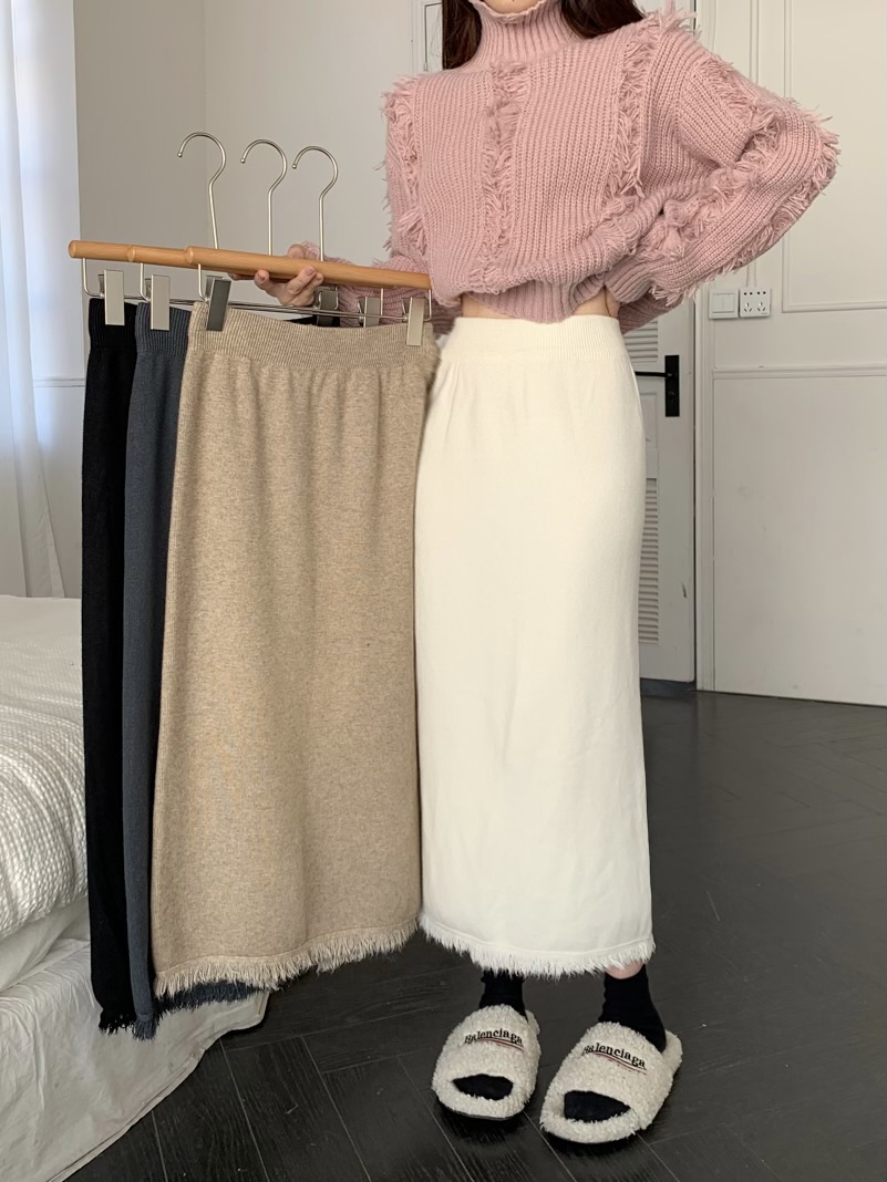Actual shot of the new Korean style versatile slit high waist slimming fringed edge knitted skirt