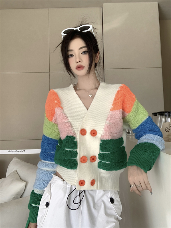 Real shot of Xiaoxiang style rainbow striped sweater jacket, soft and lazy style V-neck short knitted cardigan top