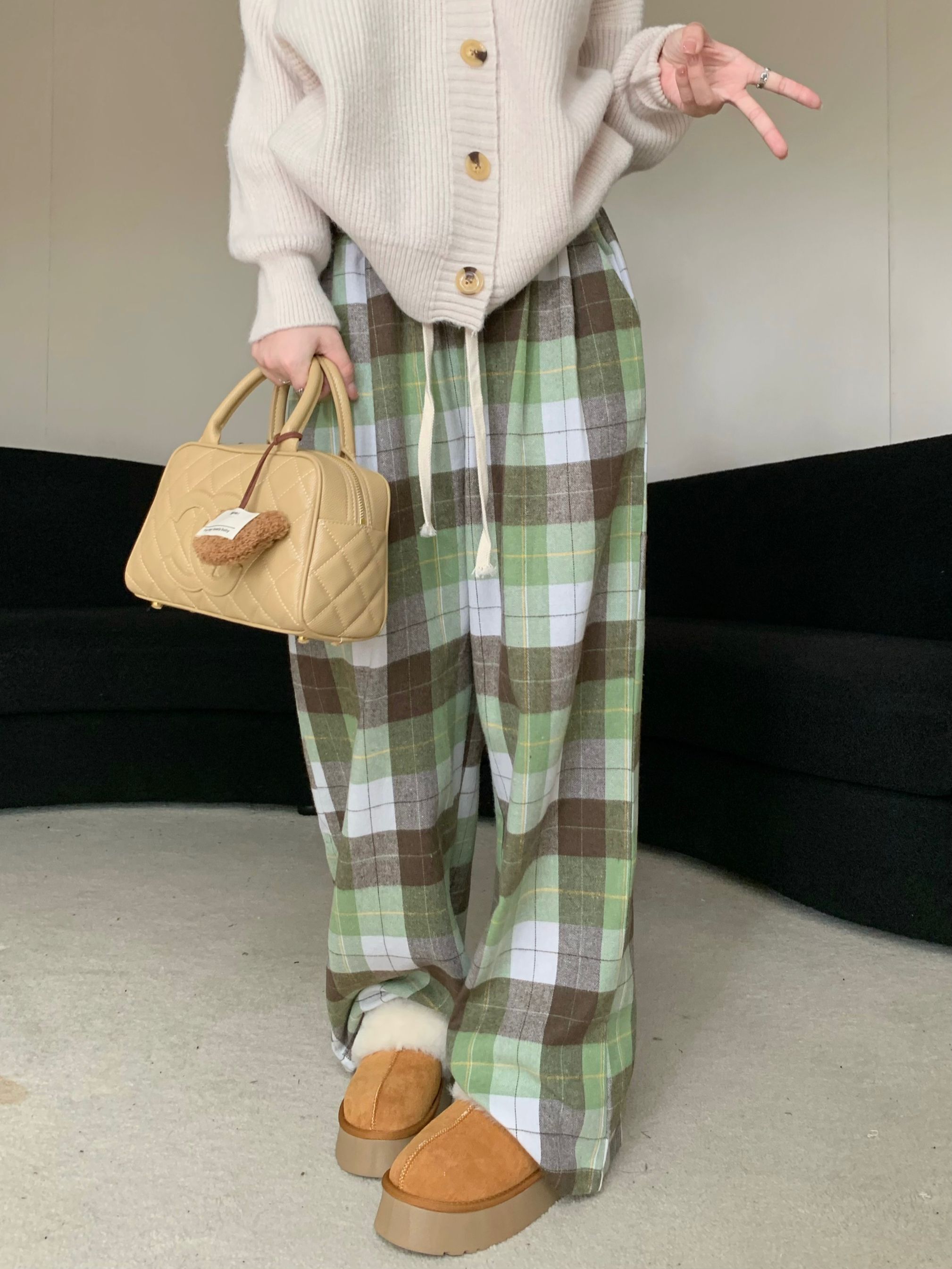 Real shot~thick sweater, lazy knitted cardigan + retro contrasting plaid elastic waist floor-length wide-leg pants