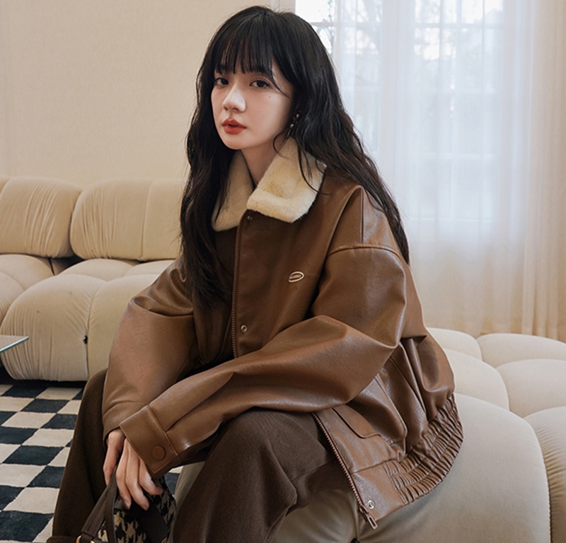 Leather jacket for women winter plus velvet and thickened 2023 new fur all-in-one motorcycle jacket pu leather jacket small man short coat