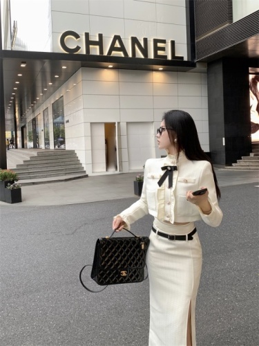 Actual shot of Xiaoxiangfeng tweed bow stand-collar jacket + lace-up slit skirt suit