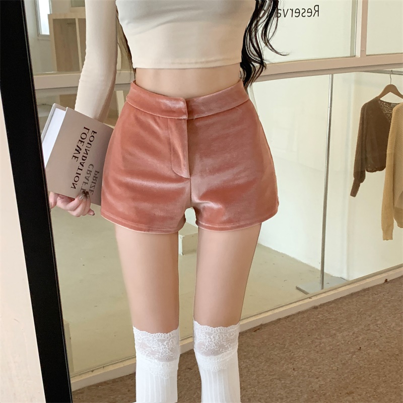 Actual shot of high-waisted velvet shorts with missing lower body for women's autumn and winter outer wear, sexy bottoming casual boot pants