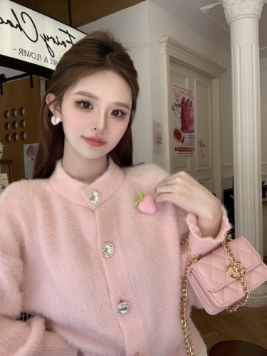 Real shot of sweet mink velvet sweater for women in autumn and winter, high-end metal button sweater jacket, gentle style top