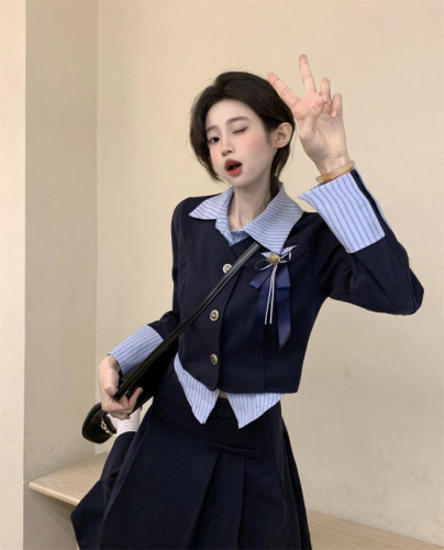 Real shot of American college style suit, fake two-piece striped patchwork top, women's pleated skirt, long skirt two-piece set