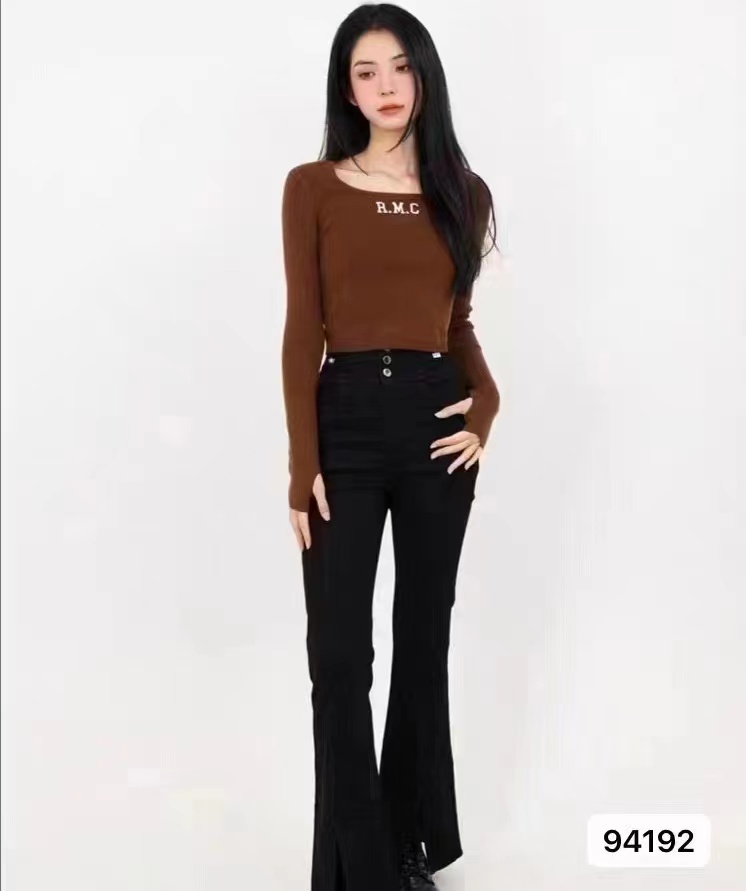 2023秋季新款設計感洋氣減齡小方領印花字母高腰長袖上衣女
