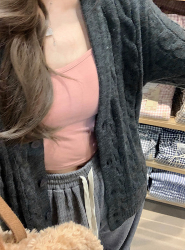 Actual shot of pure pink vest + gray autumn and winter wide-leg pants + high-end yarn with wool twist sweater