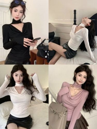 Real shot of gentle and pure autumn style long-sleeved T-shirt with hollow collar and hollow design for hot girls to wear inside and outside.
