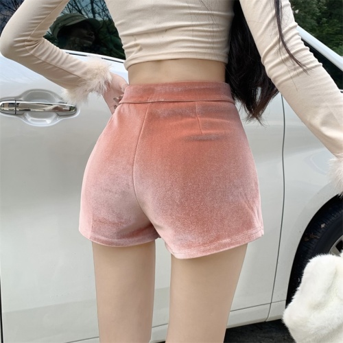 Actual shot of high-waisted velvet shorts with missing lower body for women's autumn and winter outer wear, sexy bottoming casual boot pants