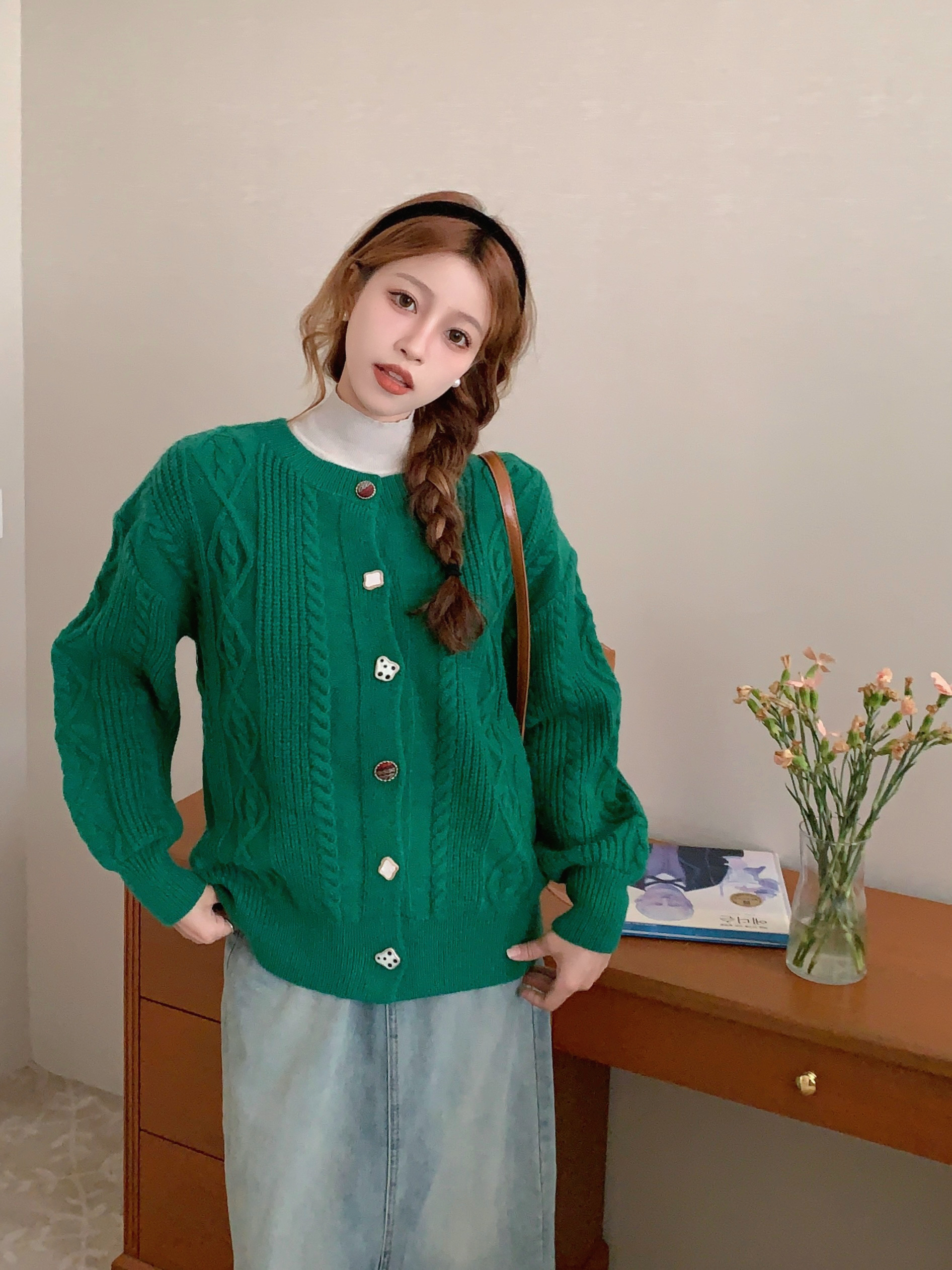 Real shot of large size autumn and winter heavy industry retro twist colorful button sweater cardigan super white emerald warm knitted jacket