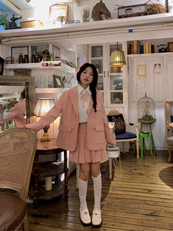 Real shot of sweet college style pink age-reducing JK suit vest + shirt + pleated skirt suit