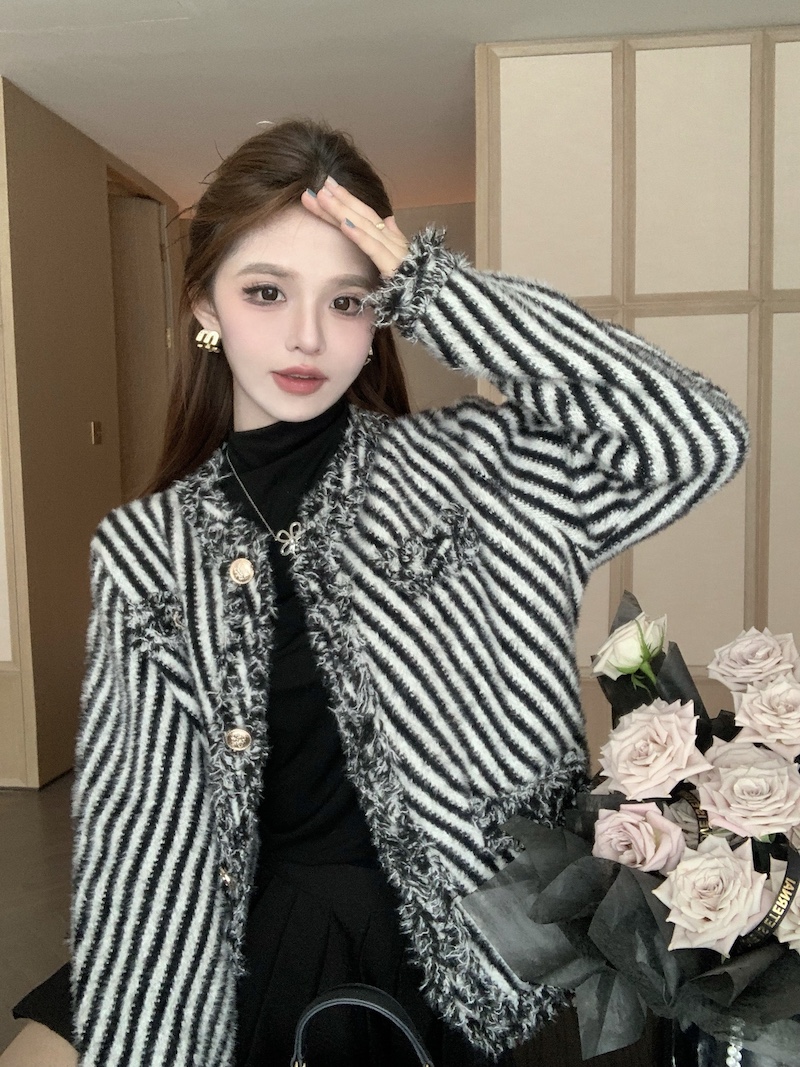 Real shot of fringed small fragrant style striped cardigan jacket for women in autumn and winter, ladylike style high-end sweater