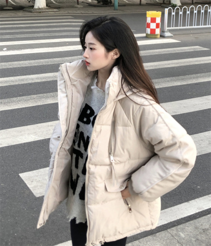 Actual shot of down-padded jacket for women in autumn and winter, thickened, versatile, loose, mid-length, cotton-padded jacket, thickened jacket