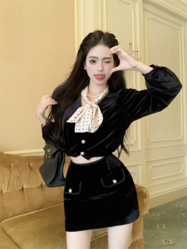 Actual shot of new autumn and winter miu style high-end retro black velvet top and skirt two-piece set