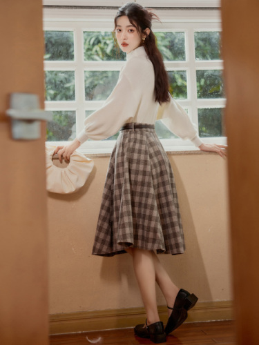 Two-piece French retro thickened woolen plaid high-waisted large-swing umbrella skirt winter skirt top set