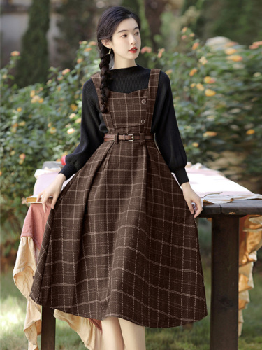 Knitted sweater and skirt two-piece fall and winter dress, high-end French platycodon woolen suspender skirt suit