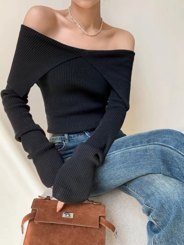 JWUNIQUE long-sleeved one-shoulder sweater for women 2023 autumn new design niche fashion slim top