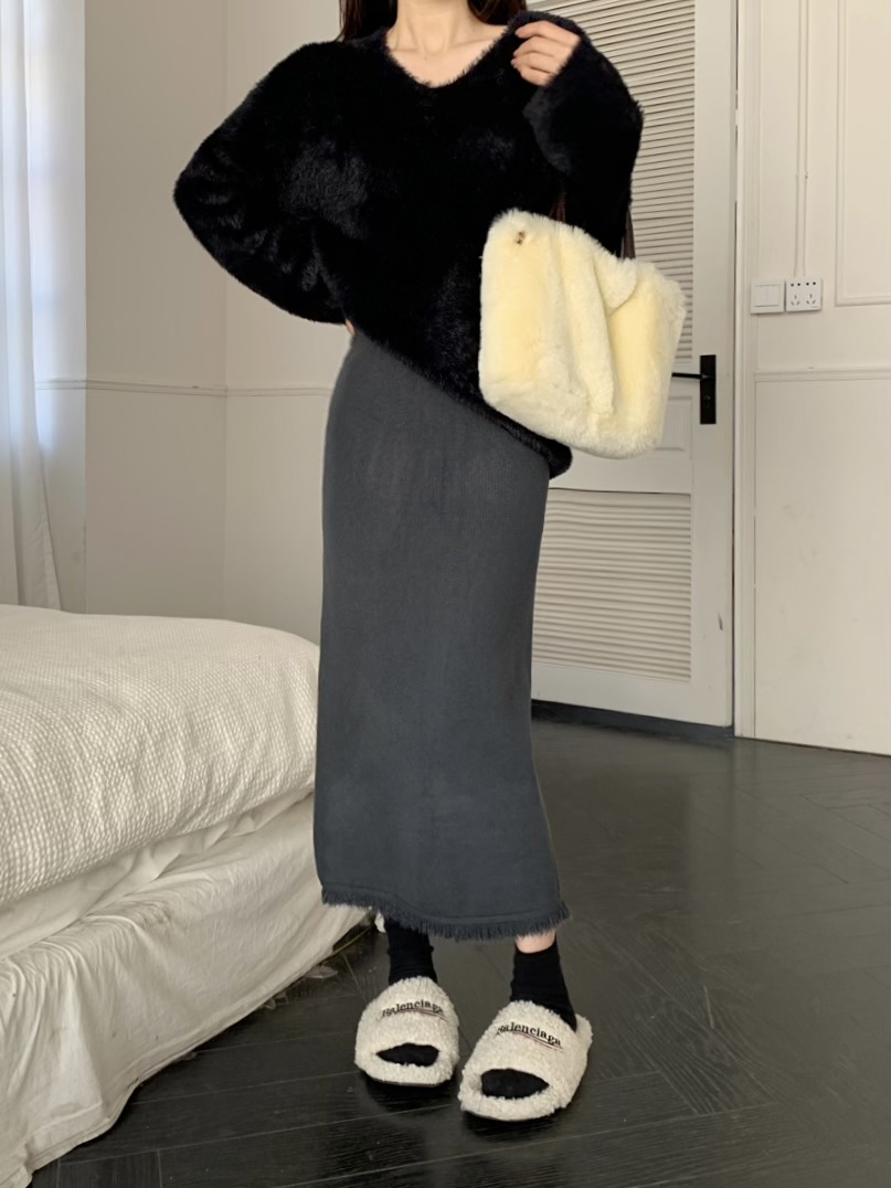 Actual shot of the new Korean style versatile slit high waist slimming fringed edge knitted skirt