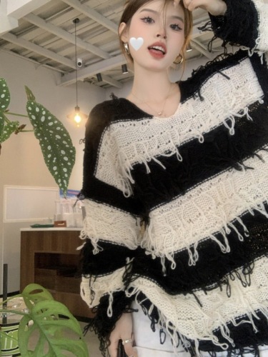 Actual shot of soft waxy striped V-neck tassel sweater women's autumn and winter lazy style loose knitted sweater long-sleeved top